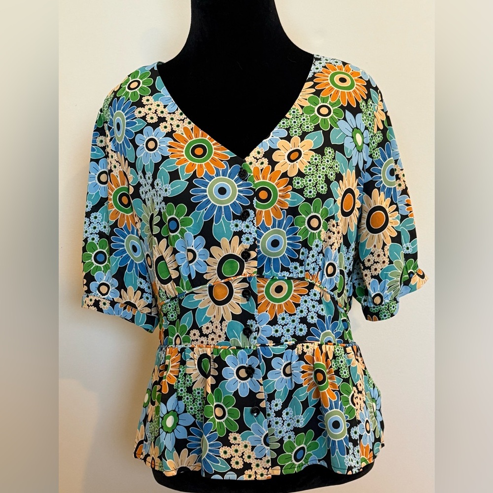 CAbI Floral V-Neck Women's Blouse - Multicolor